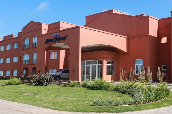 Howard Johnson by Wyndham Funes